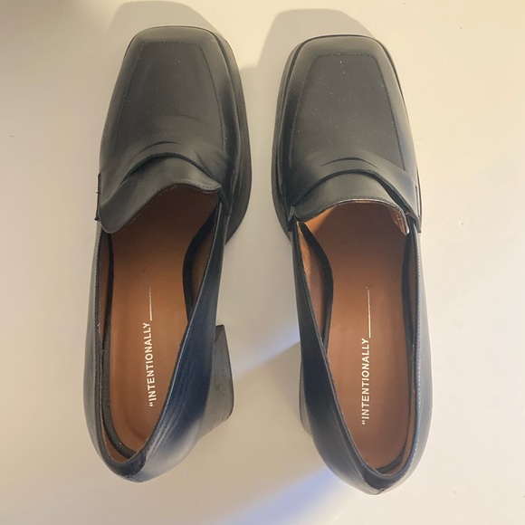 Intentionally Blank Lindo Platform Loafer in Black Leather - Picture 4 of 10